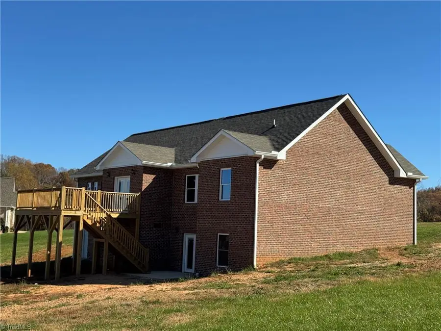 130 Oak Pointe Lane, Wilkesboro, NC 28697 - Image #2