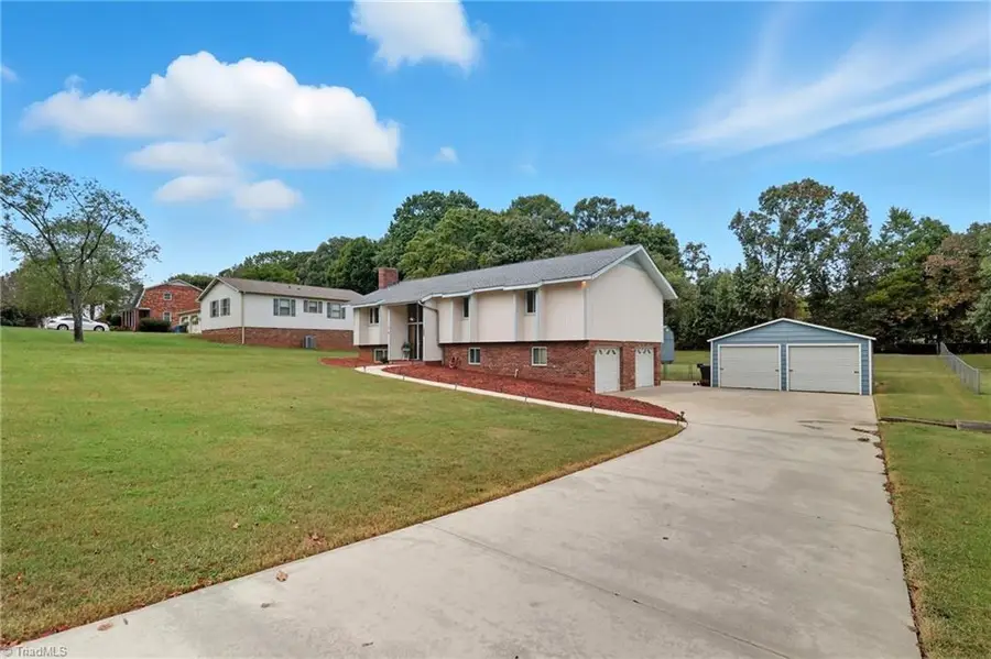 6433 Lamshire Road, Kernersville, NC 27284 - Image #3