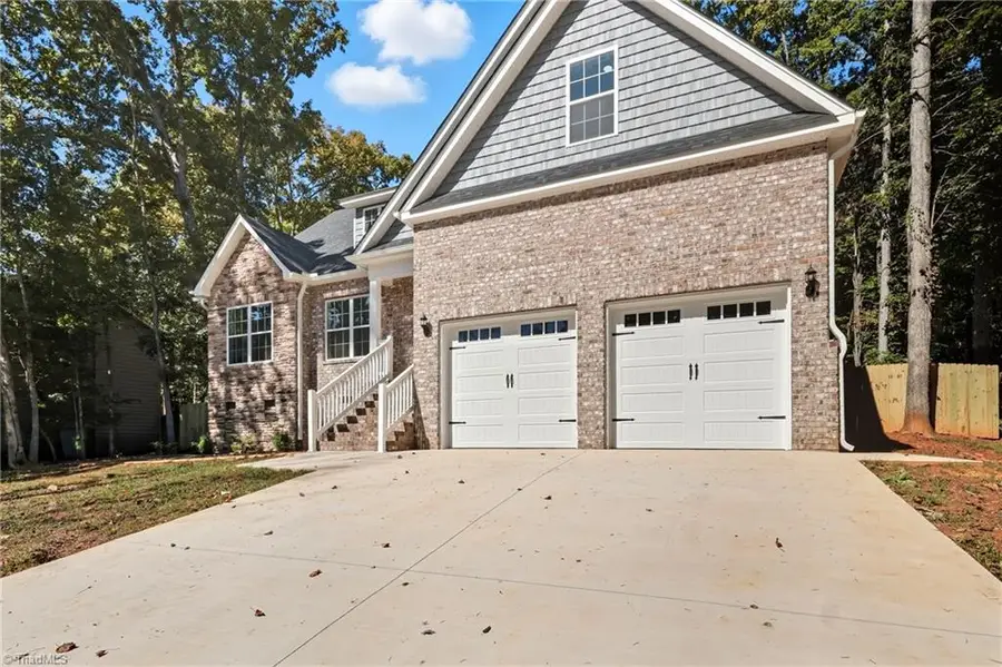 2065 Pembrooke Forest Drive, Winston Salem, NC 27106 - Image #3