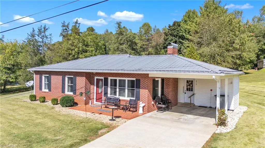313 Arrowood Street Se, Lenoir, NC 28645 - Image #1