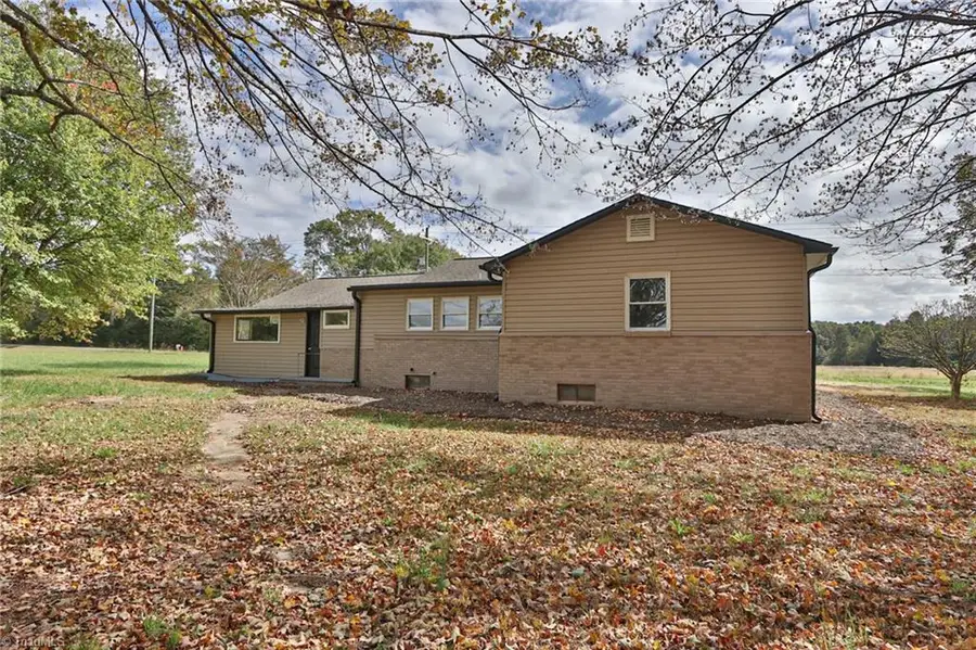 2845 Courtney Huntsville Road, Yadkinville, NC 27055 - Image #3