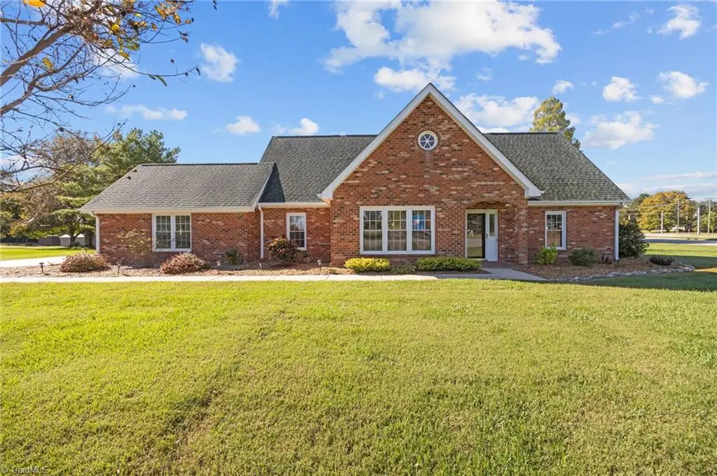 1100 Kingswood Drive, Kernersville, NC 27284 - Image #1