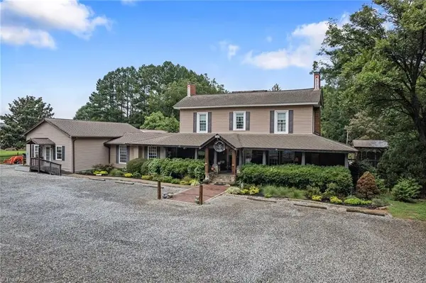 1307 Oakridge Farm Highway, Mooresville, NC 28115