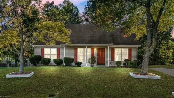 17 Glendale Oaks Court, Greensboro, NC 27406