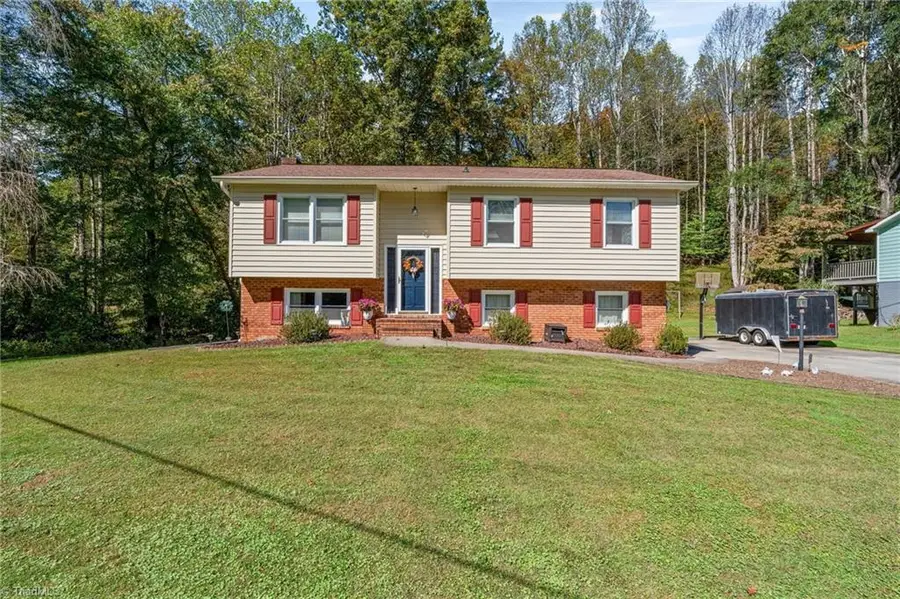 328 Country Club Road, Wilkesboro, NC 28697 - Image #2