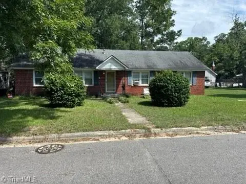 318 Elm Street, Maxton, NC 28364