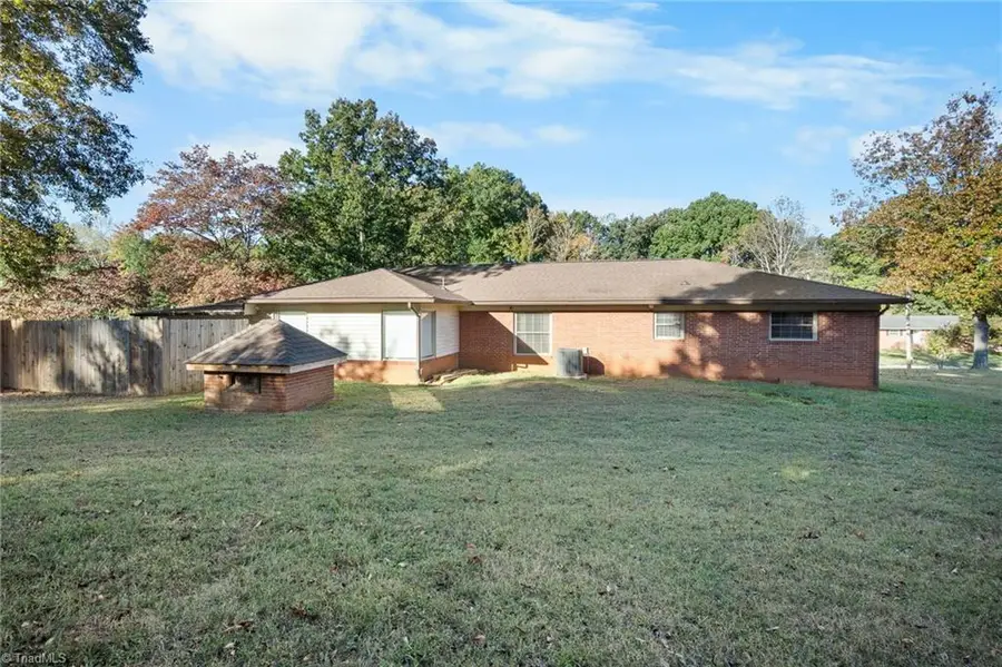 19 Colonial Drive, Lexington, NC 27292 - Image #2