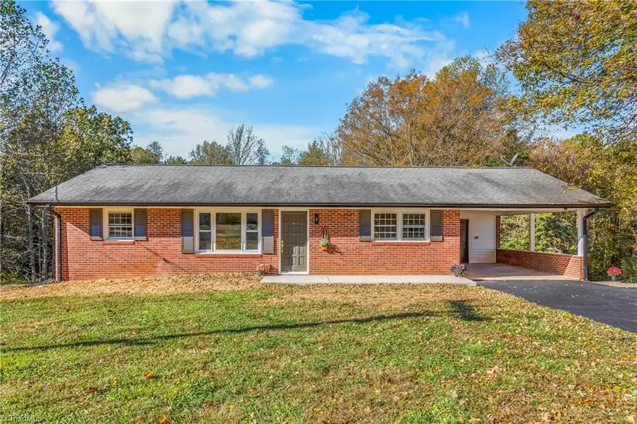 345 Sherwood Forest Drive, North Wilkesboro, NC 28659 - Image #3