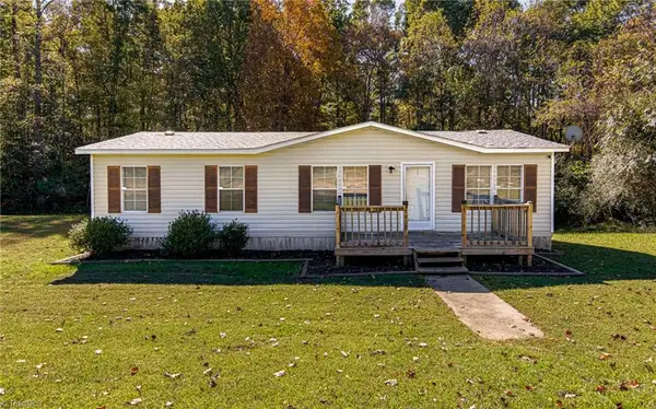 1035 Willie Place Road, Walnut Cove, NC 27052