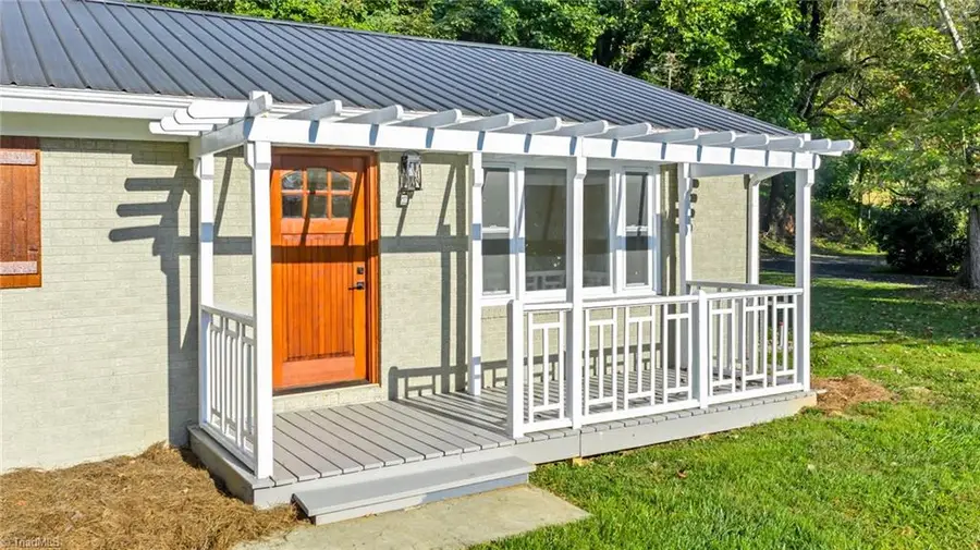 608 Mountain Avenue, West Jefferson, NC 28694 - Image #2