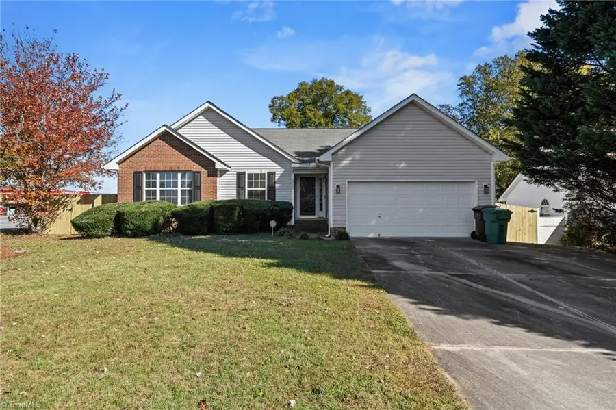 1025 Somerset Crossing Lane, Kernersville, NC 27284 - Image #3