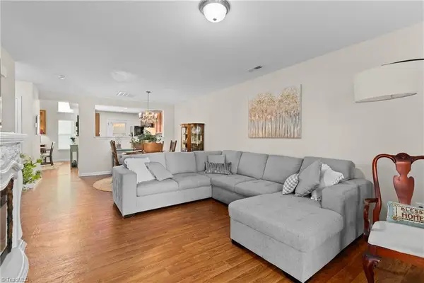 93 Geoffrey Way, Kernersville, NC 27284