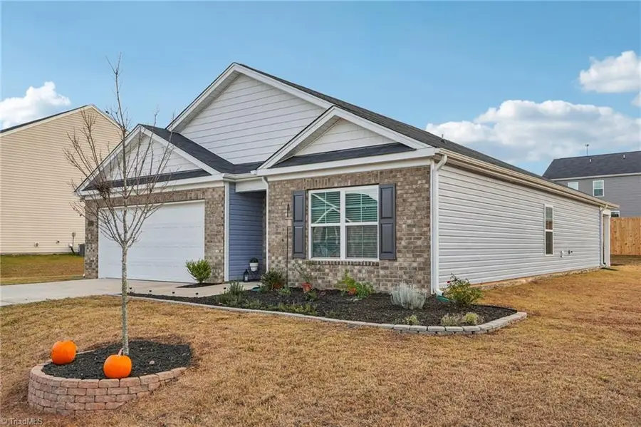 222 Rose Wind Way, Mayodan, NC 27027 - Image #2