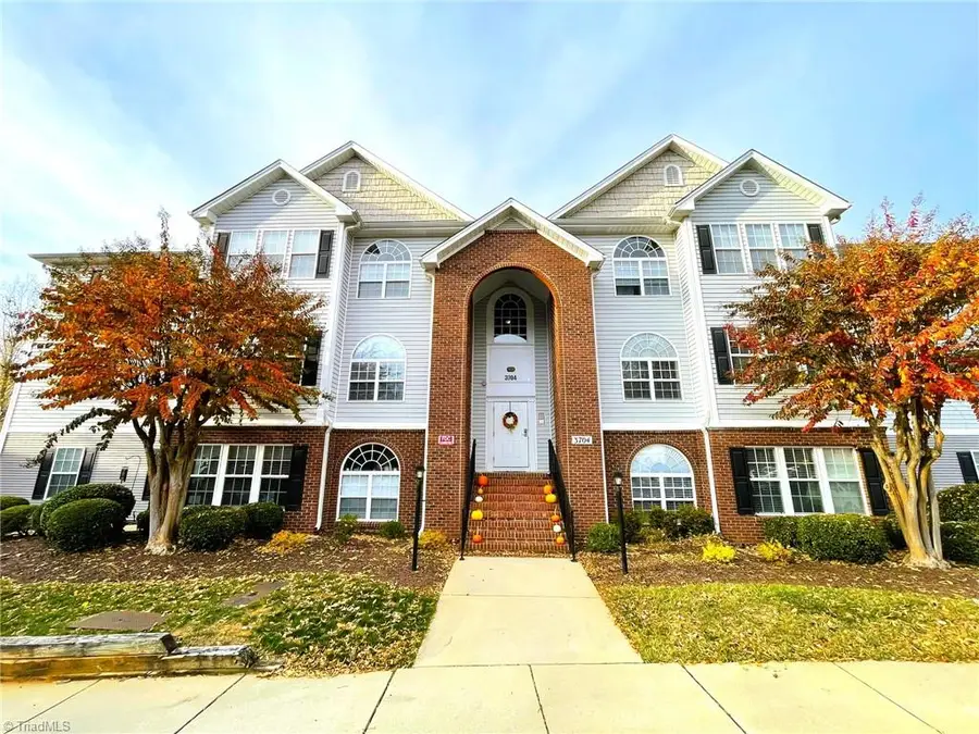 3704 Cotswold Terrace #2B, Greensboro, NC 27410 - Image #2