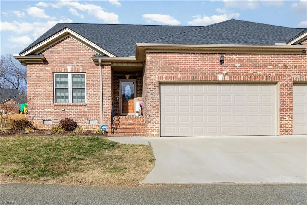933 Arrowhead Court, Mebane, NC 27302 - Image #1