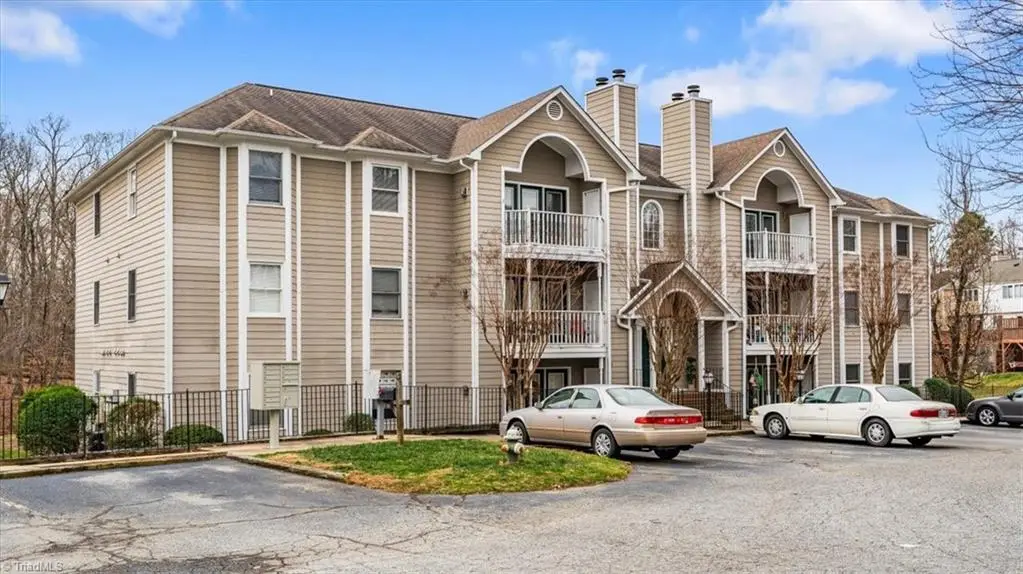 3701 Cotswold Terrace #7J, Greensboro, NC 27410 - Image #1