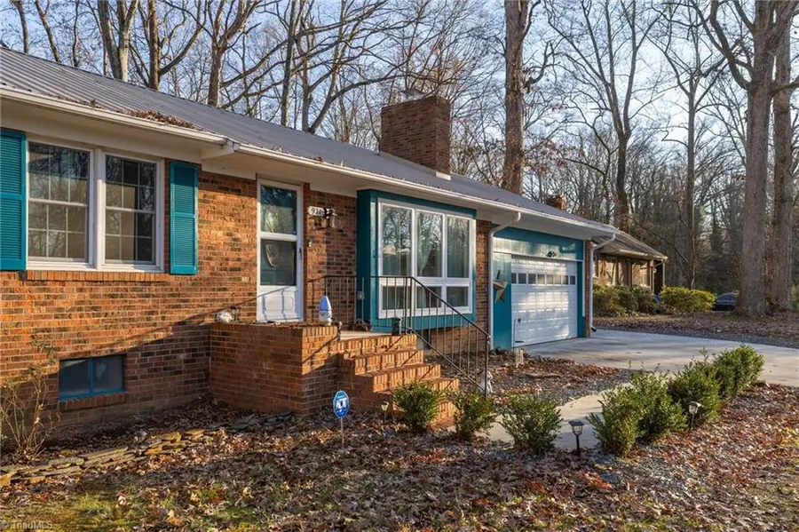 921 Lake Drive W, Thomasville, NC 27360 - Image #3