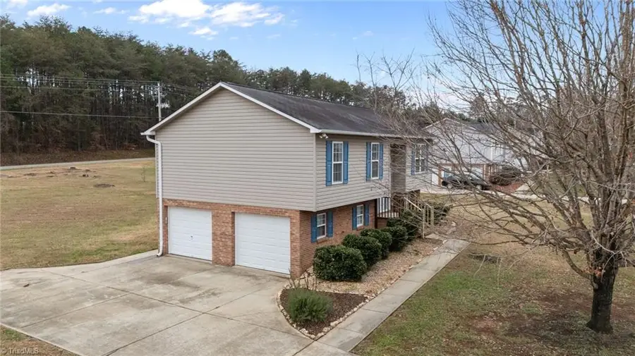 120 Rockwell Place Court, Tobaccoville, NC 27050 - Image #2