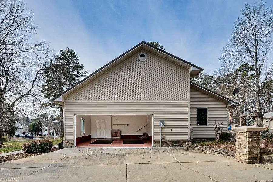 194 Willowbrook Drive, Thomasville, NC 27360 - Image #3