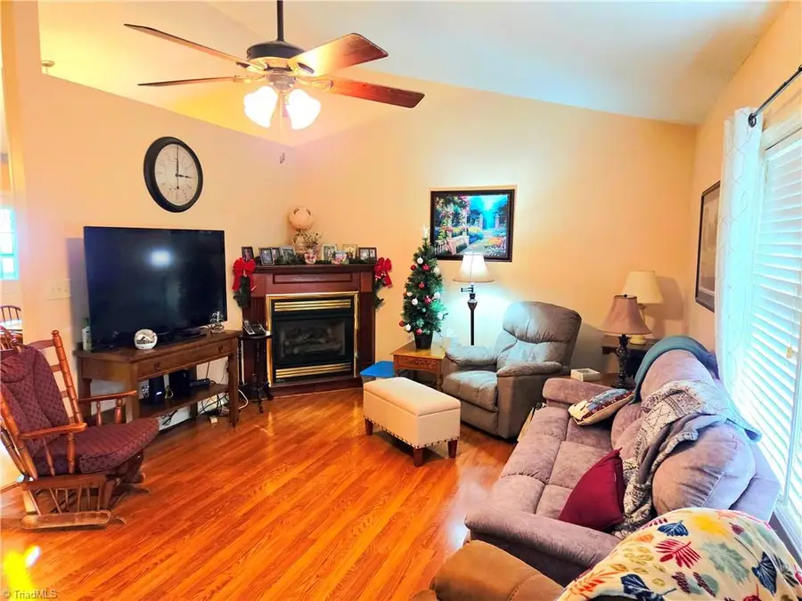 275 Raven Oak Drive, Wilkesboro, NC 28697 - Image #3