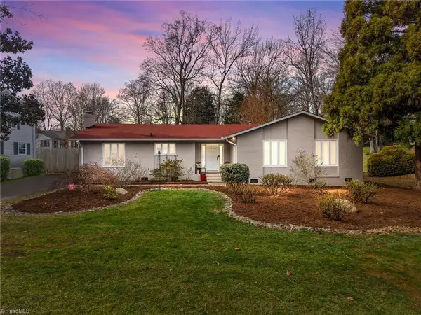 2009 Downing Street, Greensboro, NC 27410