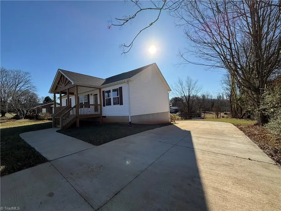 812 W Main Street, Pilot Mountain, NC 27041 - Image #2