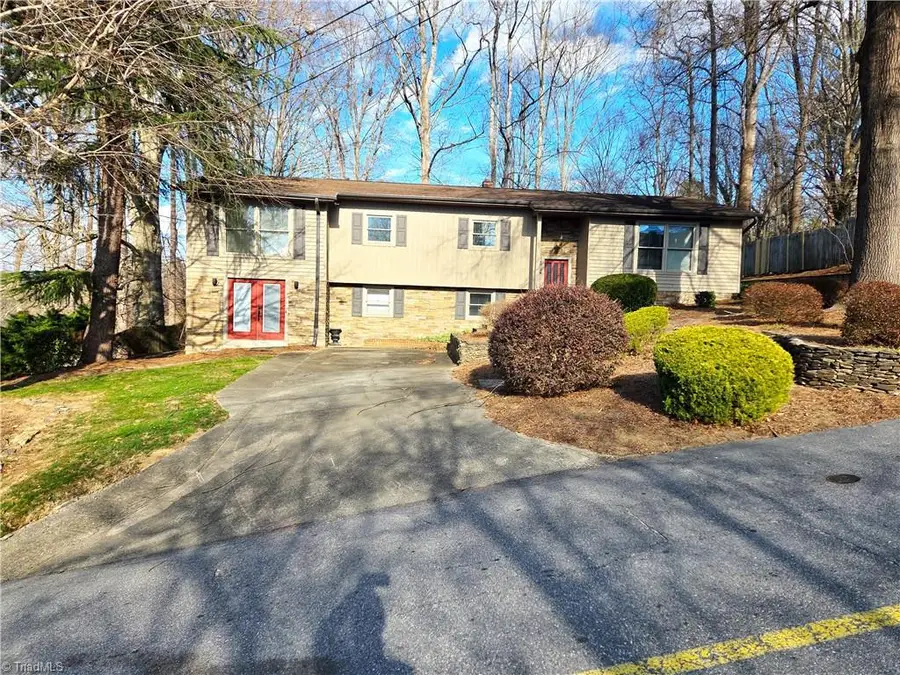 1524 Holly Circle, Wilkesboro, NC 28697 - Image #2