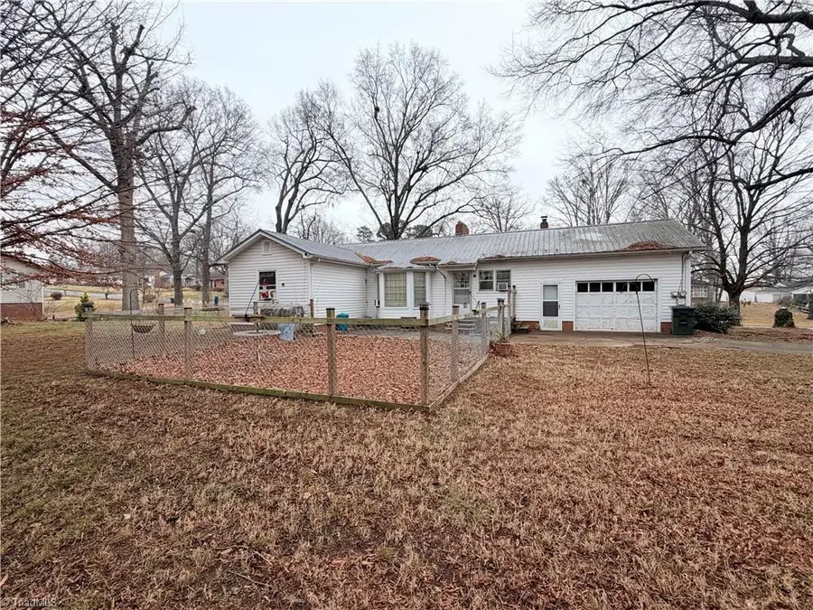 200 Royal Oaks Street, Thomasville, NC 27360 - Image #2