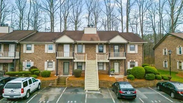 265 Olde Vineyard Court, Winston-Salem, NC 27104