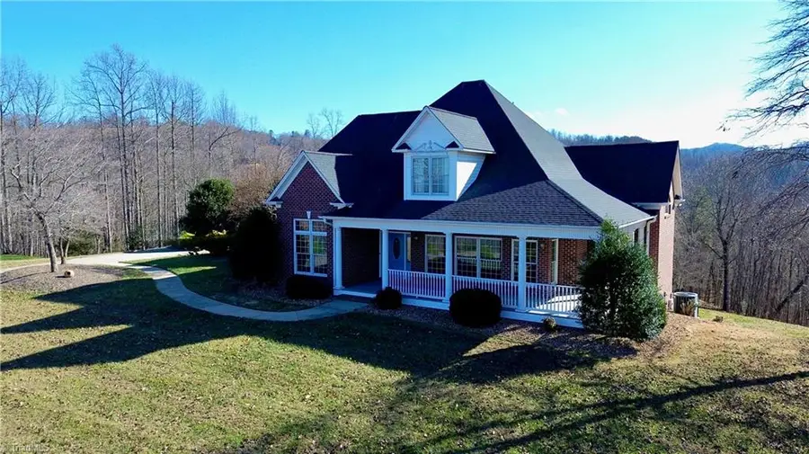 1148 Town N Country Drive, Wilkesboro, NC 28697 - #2