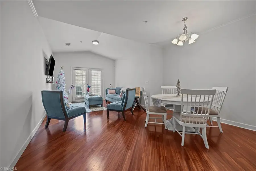 7102 W Friendly Avenue #304, Greensboro, NC 27410 - Image #2