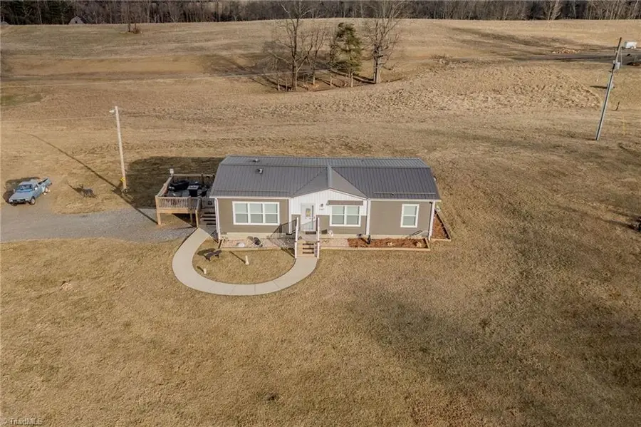 205 Volunteer Road, Hillsville, VA 24343 - Image #2