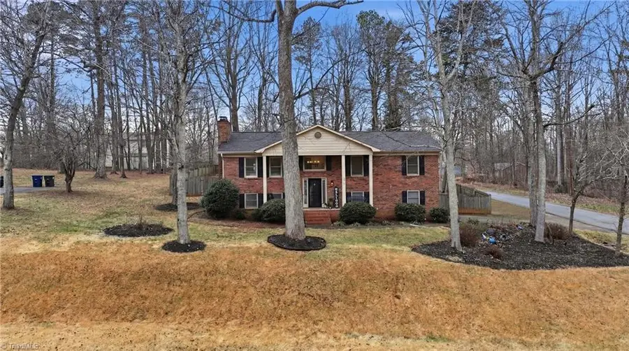 896 Oakhaven Forest Drive, Winston Salem, NC 27105 - Image #2