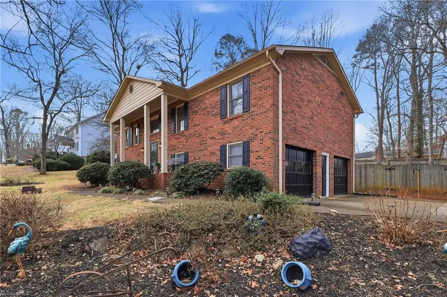 896 Oakhaven Forest Drive, Winston Salem, NC 27105 - Image #3
