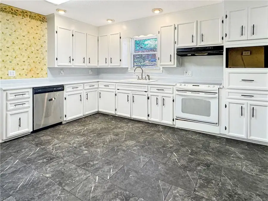 509 Valleybrook Drive, Jamestown, NC 27282 - Image #3