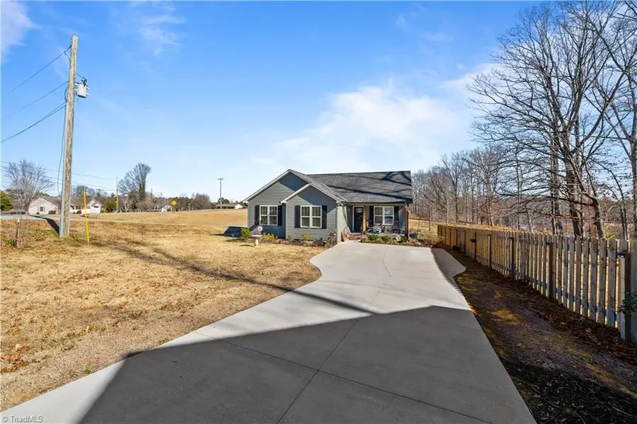 472 Watford Road, Thomasville, NC 27360 - Image #2