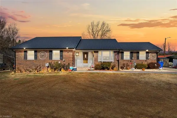 193 Deerfield Country Road, Randleman, NC 27317