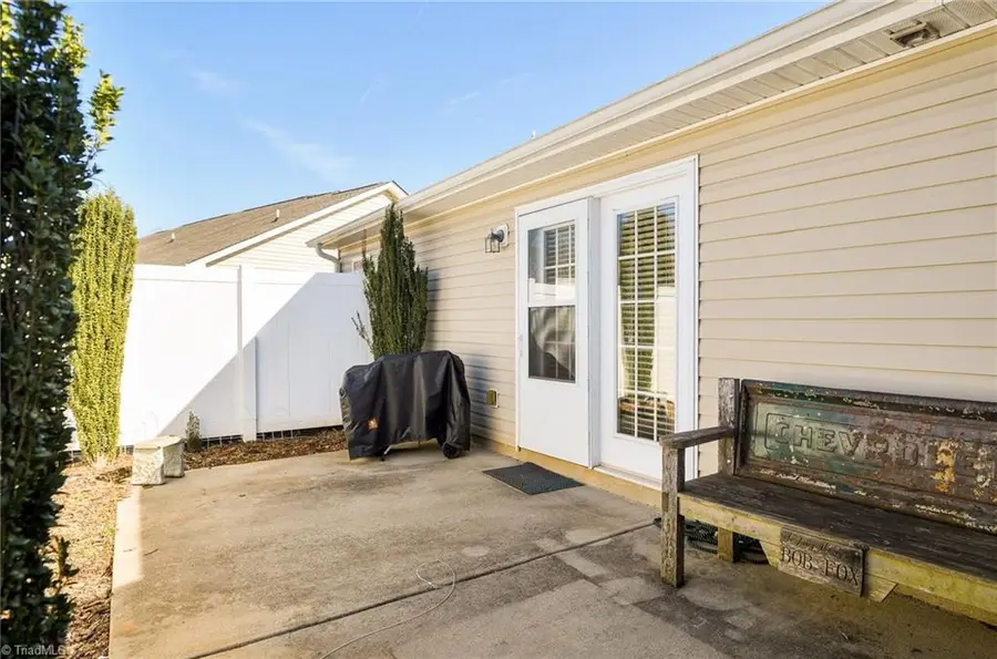 3118 Hyde Place Circle, Winston Salem, NC 27103 - Image #2