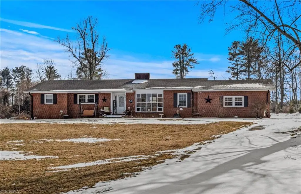 3937 W Old Us Highway 421, Hamptonville, NC 27020 - #1