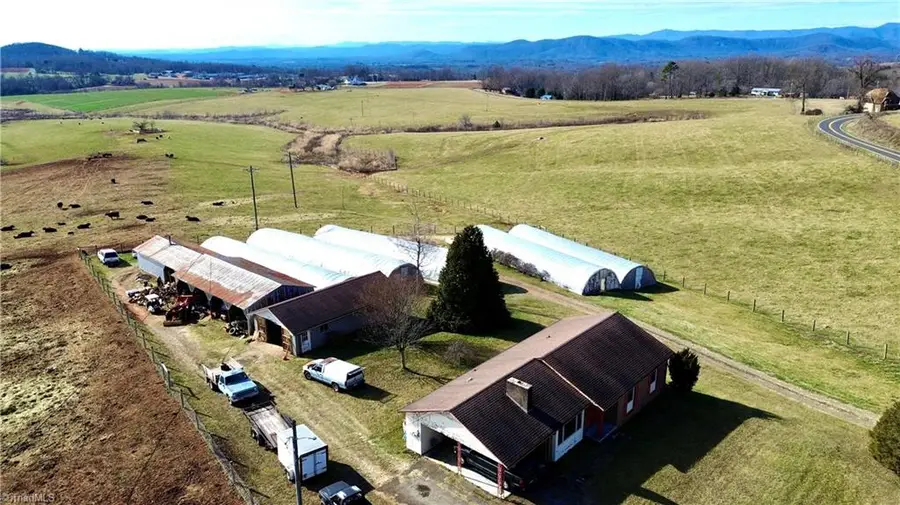 8621 Austin Traphill Road, Traphill, NC 28685 - #3