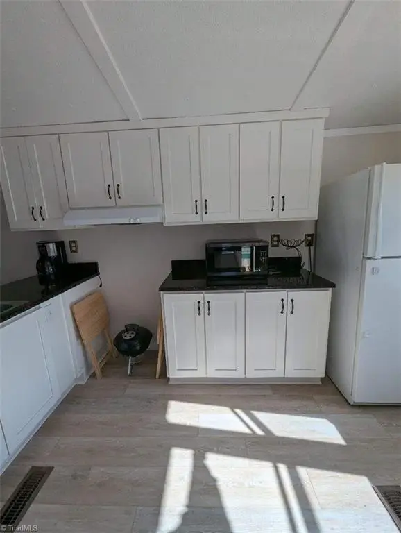 166 Veterans Avenue, Lexington, NC 27292 - #3