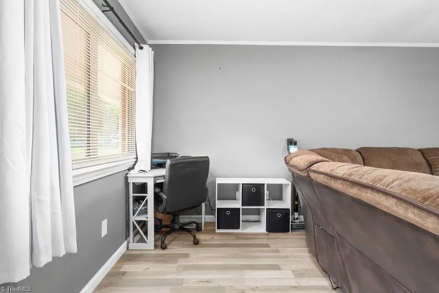 415 Crestview Drive, Thomasville, NC 27360 - #3