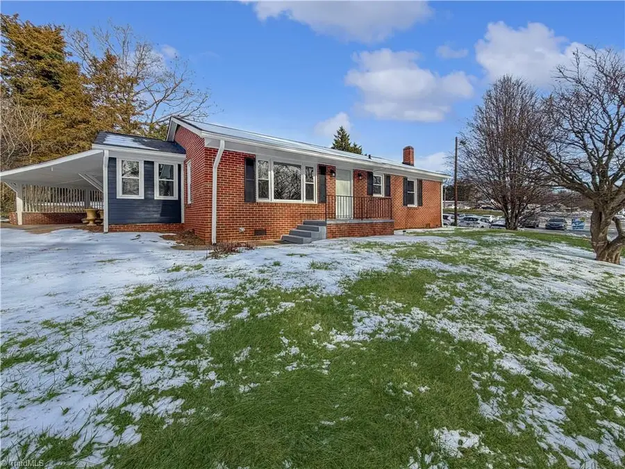 902 Welborn Avenue, Wilkesboro, NC 28697 - #2