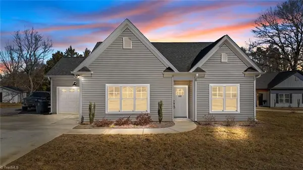 372 W Lee Avenue, Yadkinville, NC 27055