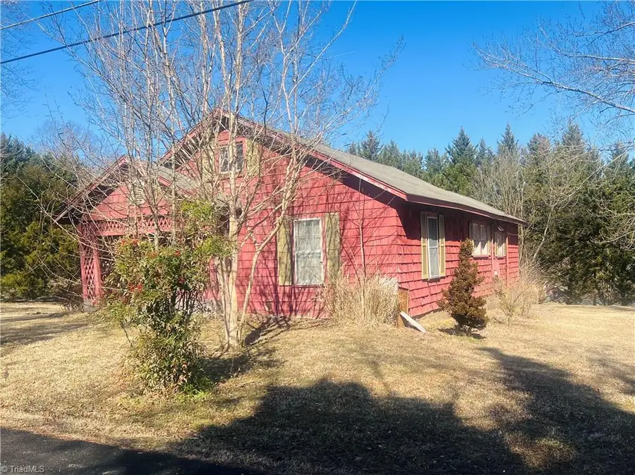 139 Jackson Street, Mount Airy, NC 27030 - #2