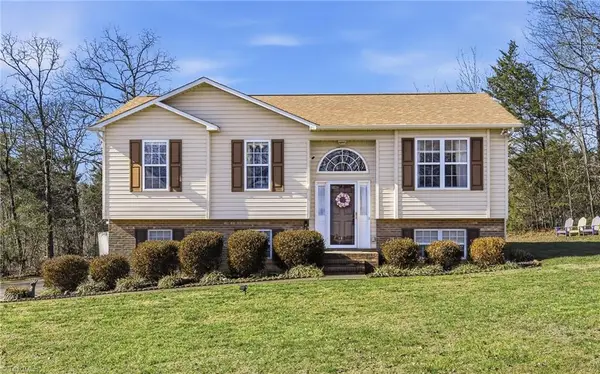 4024 Village Trace Drive, Tobaccoville, NC 27050