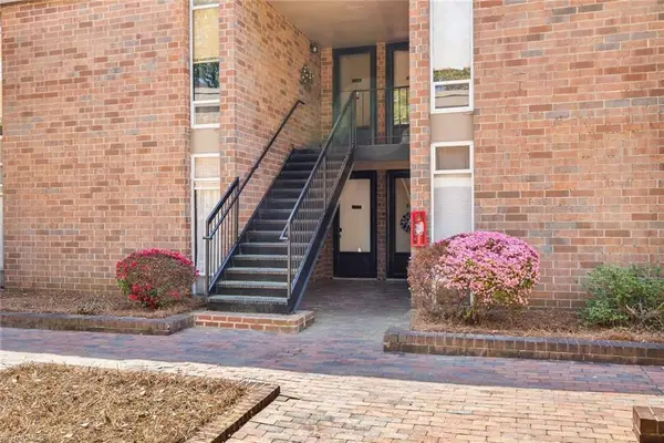 1757 S Hawthorne Road, Winston-Salem, NC 27103