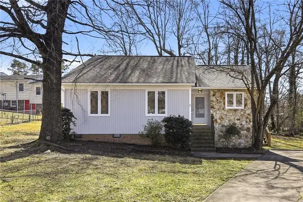 7 Pear Tree Court, Greensboro, NC 27401