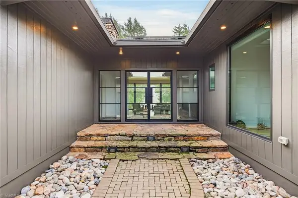 3171 Milhaven Lake Drive, Winston-Salem, NC 27106