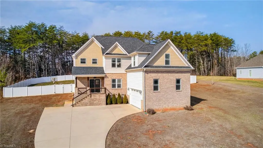 7507 Bentridge Forest Drive, Kernersville, NC 27284 - #1